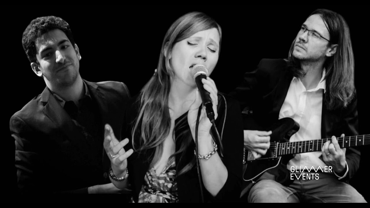 Due voci, chitarra, batteria e basso