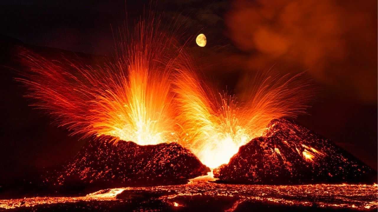 MOON RISING From Volcanic Crater! Meradalir Eruption 2022