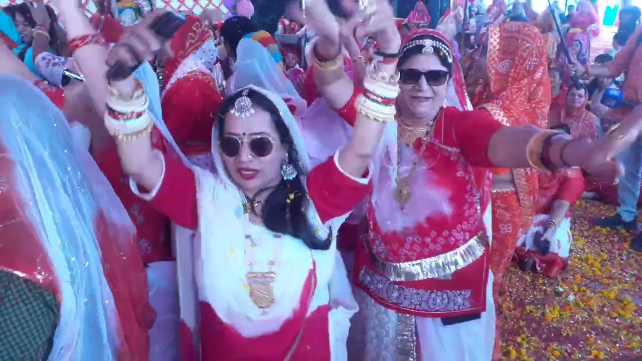 रात मे उडियोड़ी मारी खुर्जा  ,,कुंती जी देवड़ा का सखियों संग डांस करते हुए वीडियो वायरल #dance 