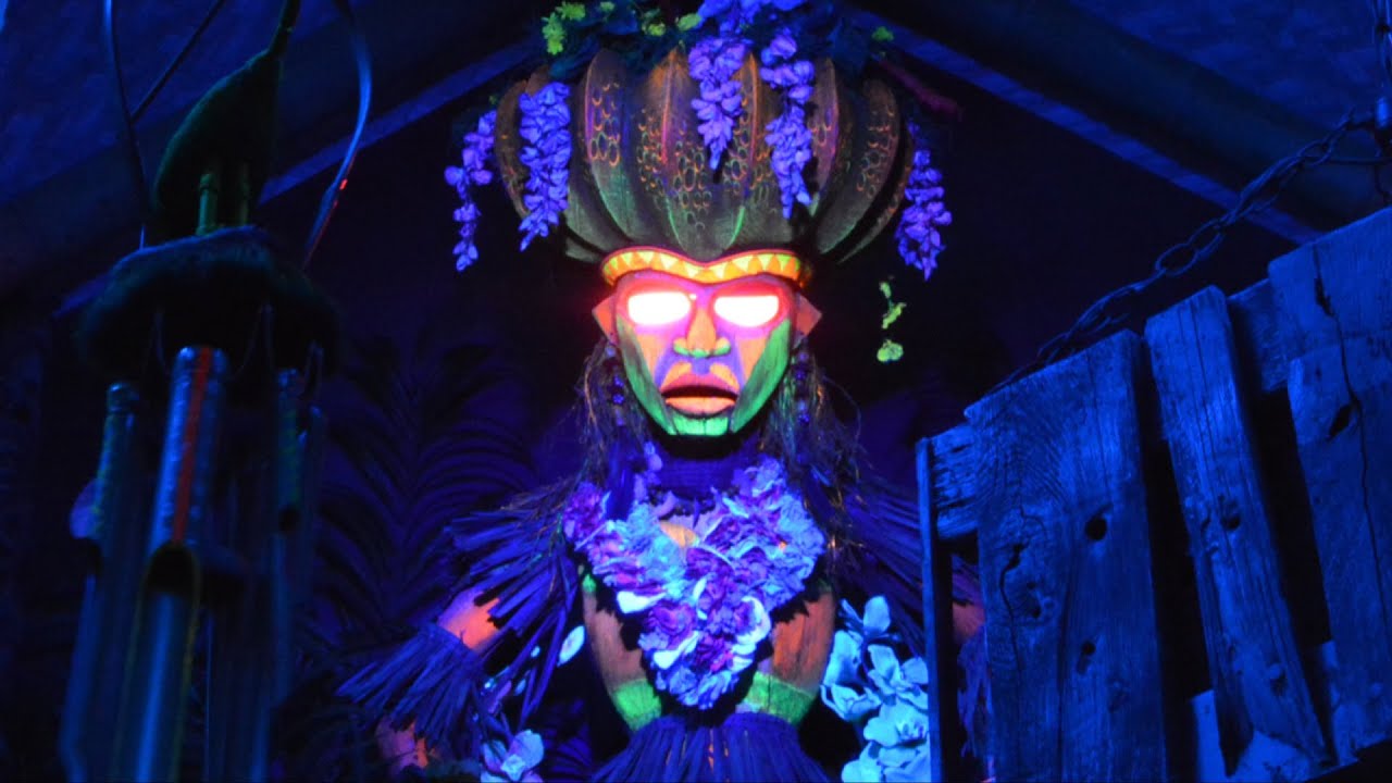 Trader Sam's Uh-Oa Drink Effect at Trader Sam's Grog Grotto, Disney's Polynesian Village Resort