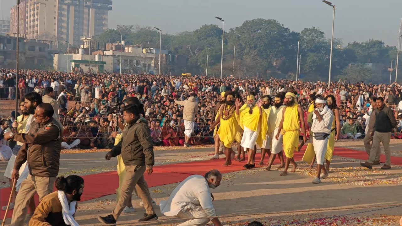 पूज्य श्री प्रेमानंद महाराज जी ने होली के समय दर्शन दिये लाखों भक्तों को 03/03/2026