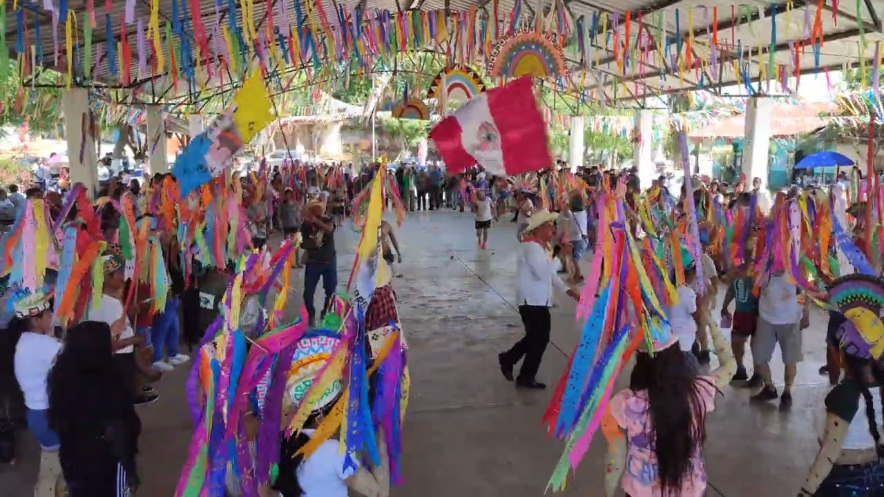Primera participación de los mecos y mecas de Chapopote en su carnaval 2026
