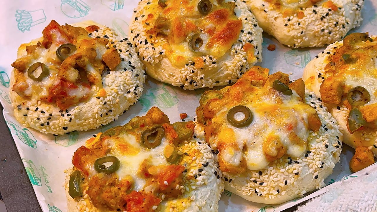 Spicy Cheesy Mini Chicken Pizza Recipe | Best Mini Pizza Recipe 