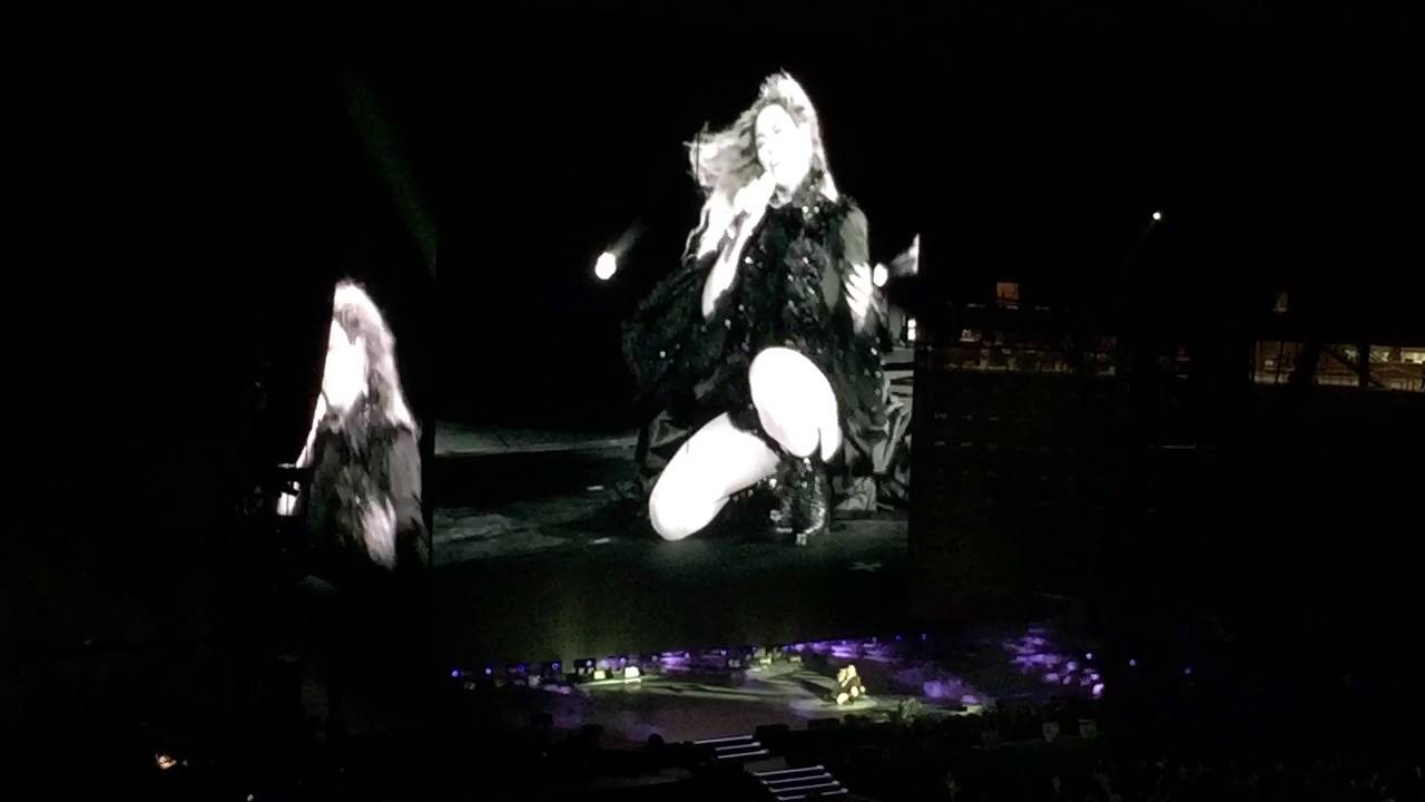 Beyoncé - Beautiful Ones/Purple Rain @ TCF Stadium