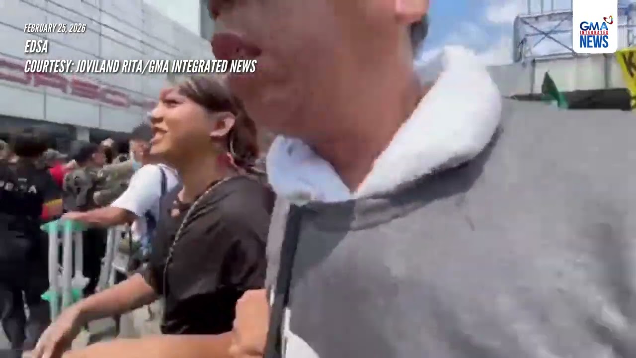 Protesters breaking through a police blockade along EDSA during their march | GMA Integrated News