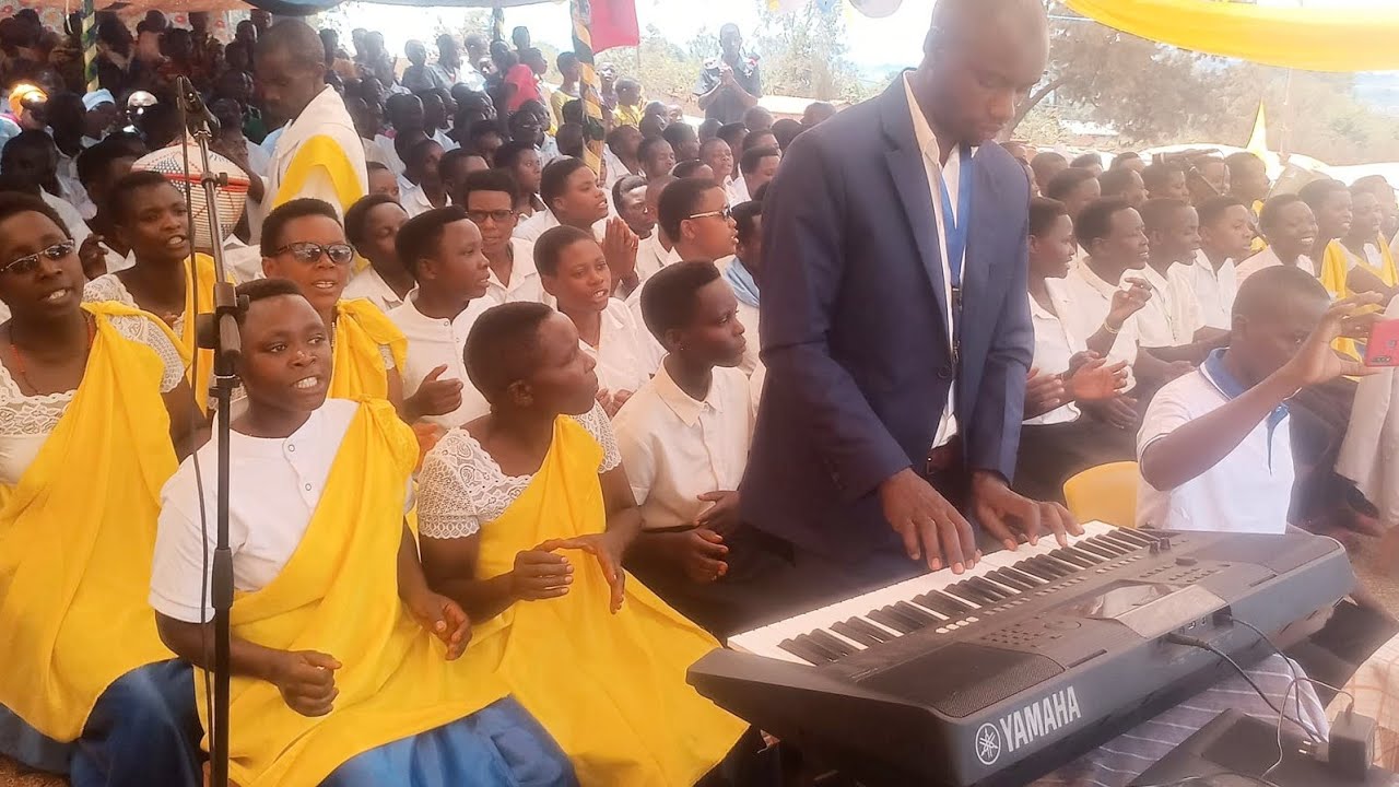 Ururirimbo rwa Yubile + Gukenguruka (Paruwase Gasorwe)