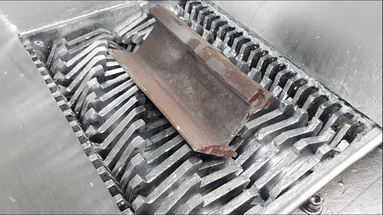 The strongest crusher on the surface, shredder large railroad tracks