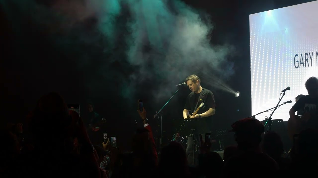 Garry Newby of the railway children live in Manila