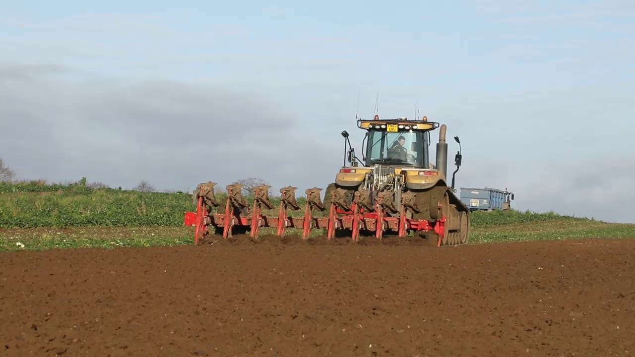CAT MT 865C + Gregoire-Besson 9 FURROW PLOUGH