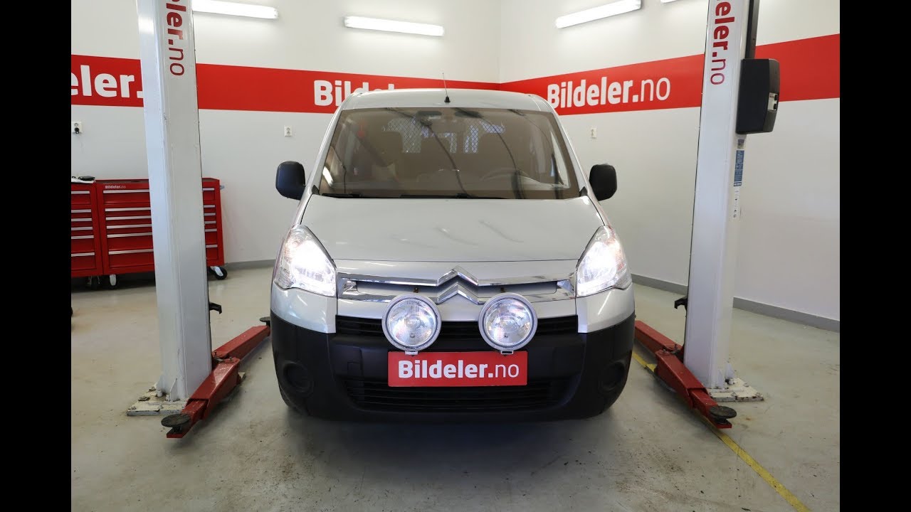 Citroen Berlingo / Peugeot Partner II: Hvordan bytte bremser foran - 2008 til 2018 mod.
