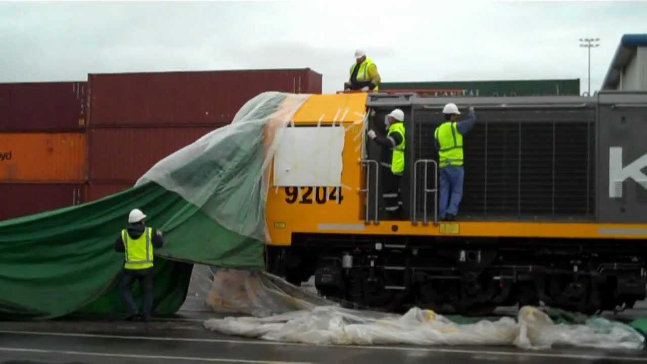 16 NEW KiwiRail Locomotives type DL unloaded, unwrapped and moved to Aucklands Port yard