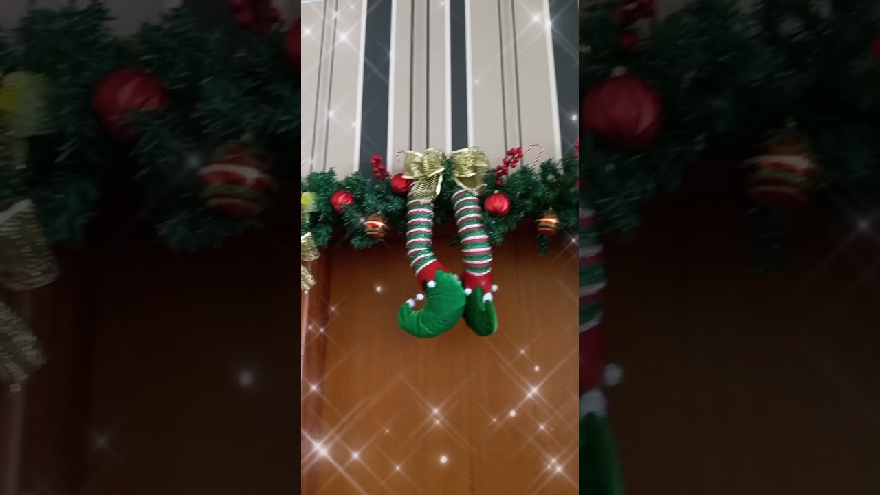 Decora&ccedil;&atilde;o Natalina (Decorei meu portal com fest&atilde;o aramado e pernas de Elfo)