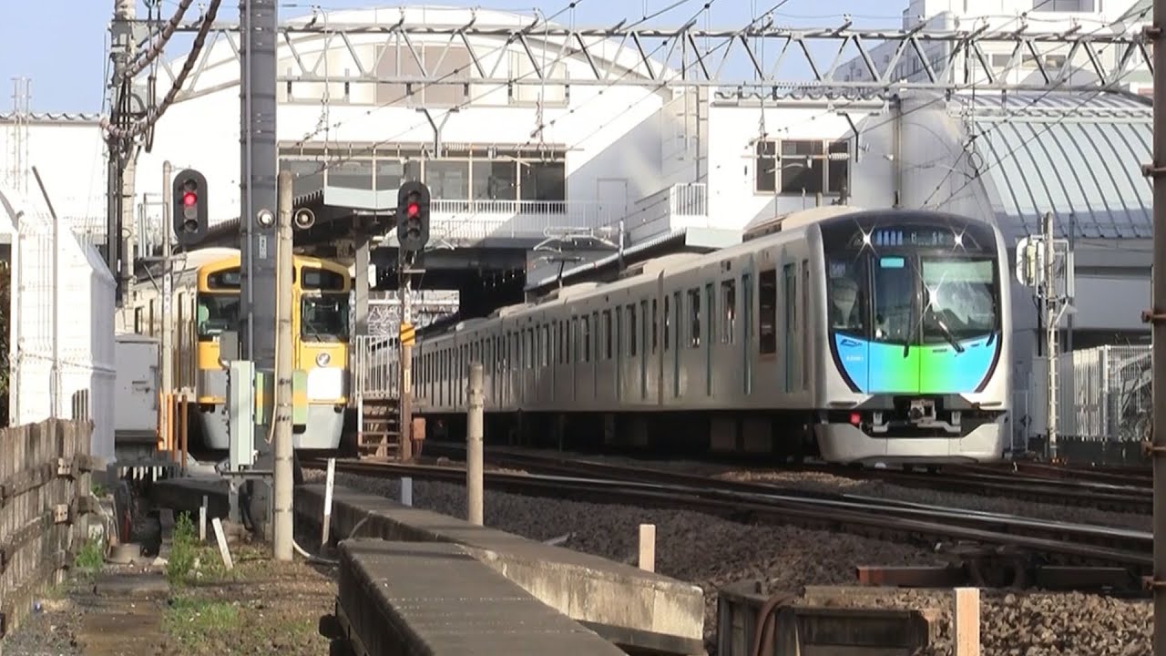 平日朝の西武池袋線東長崎駅（字幕入り）