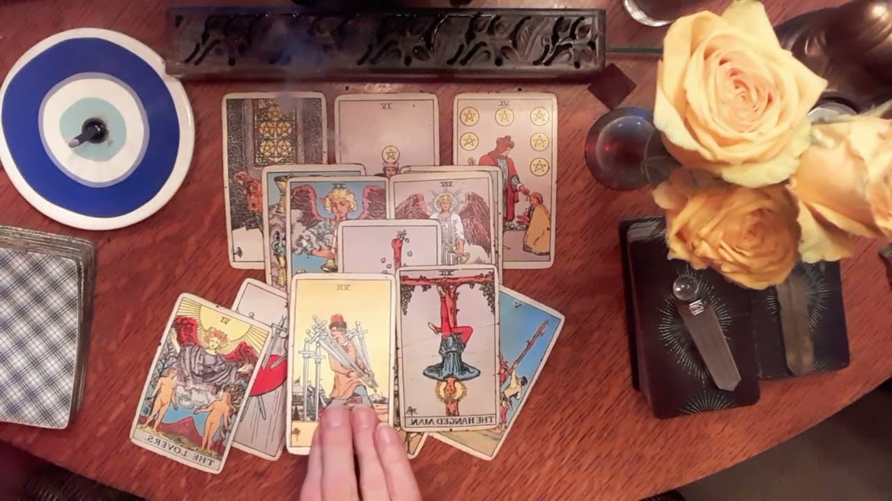 JDS Tarot🧿 Scorpio🧿 Beware of who are confiding in & someone wants to come back into your life🧿👀🗡💔😈