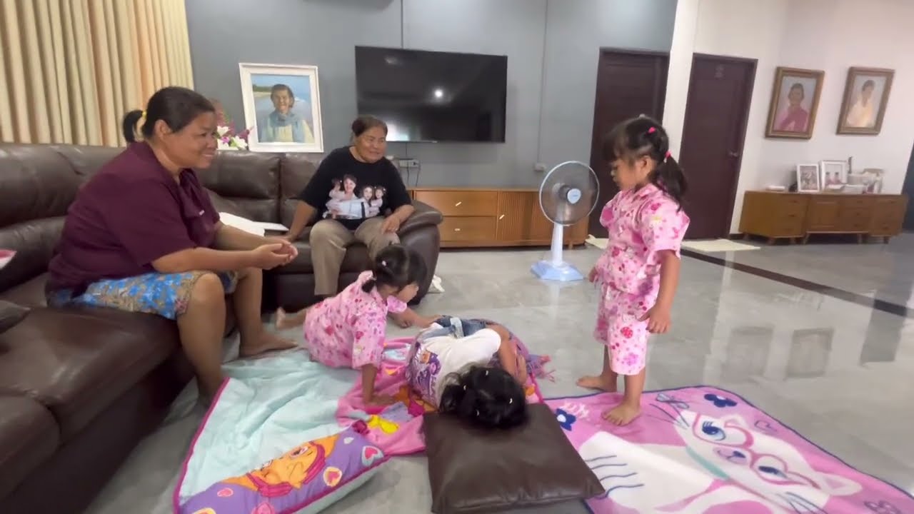 หลานมาไม่นานก็ม่วนขนาดที่บ้านย่า