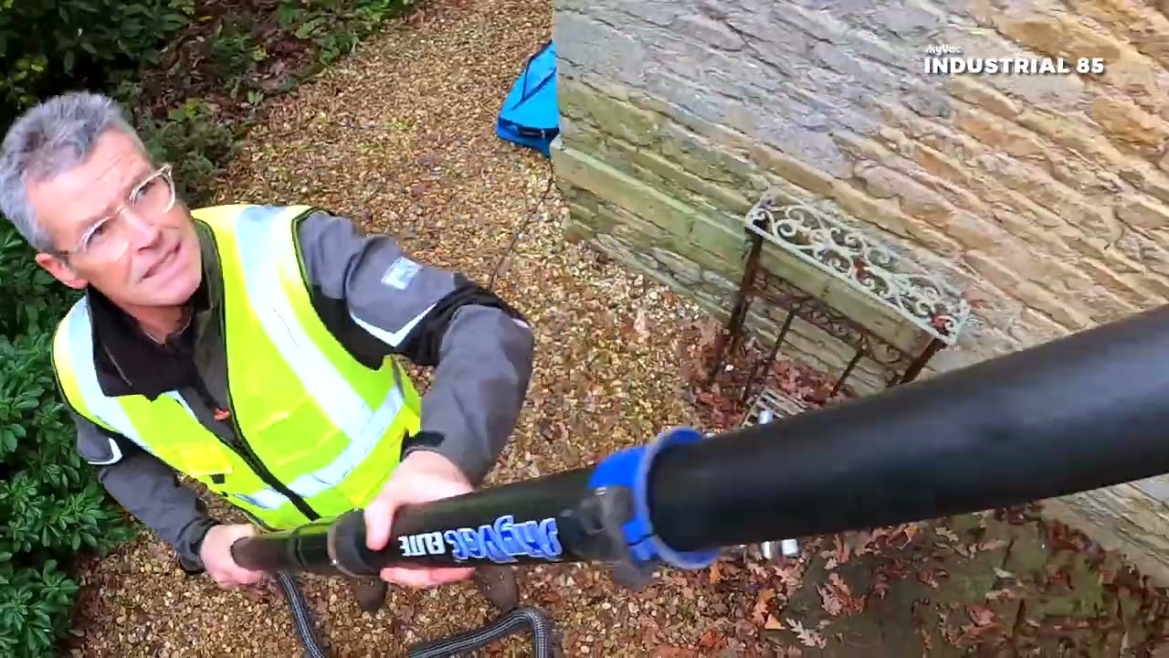 Wellers Hire - SkyVac Industrial 85 - in Action