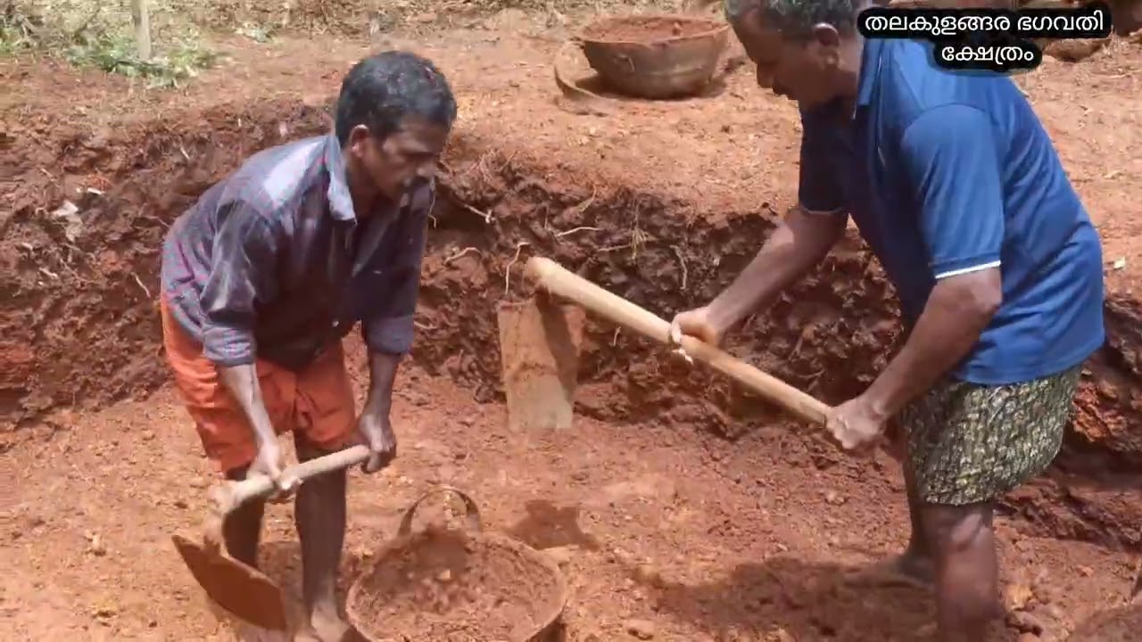 തലക്കുളങ്ങര ഭഗവതി ക്ഷേത്രത്തിൻറെ ശ്രീ കോവിൽ വേണ്ടിയുള്ള പാദുകം കീറി 
