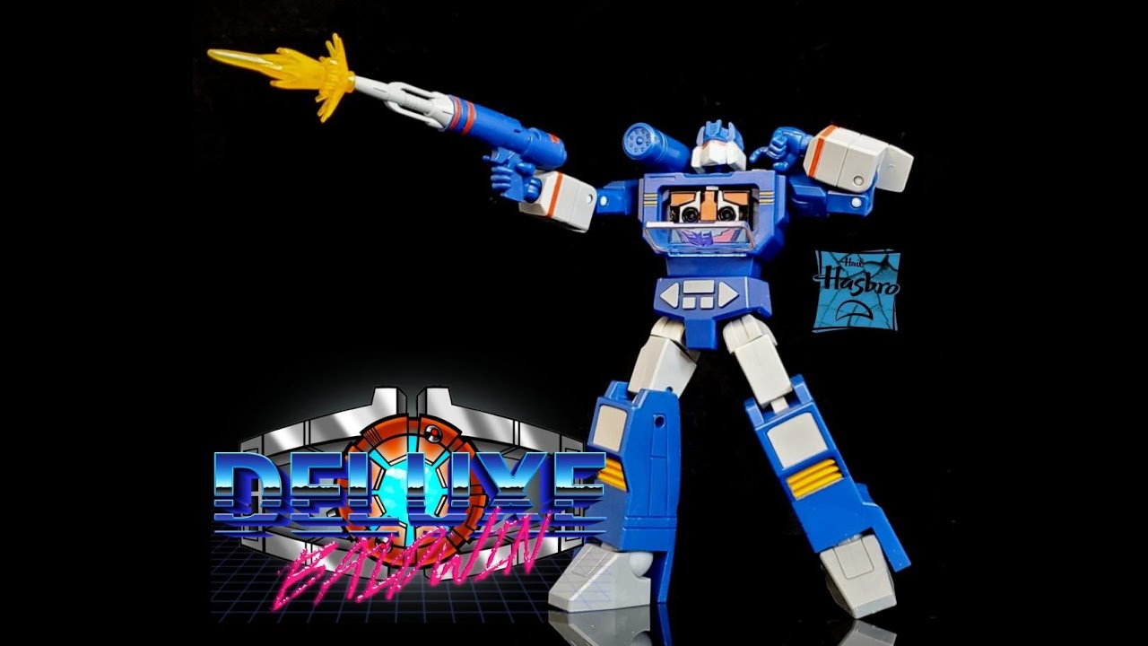 Transformer Review of R.E.D G1 Soundwave from Hail Hasbro Reviews!