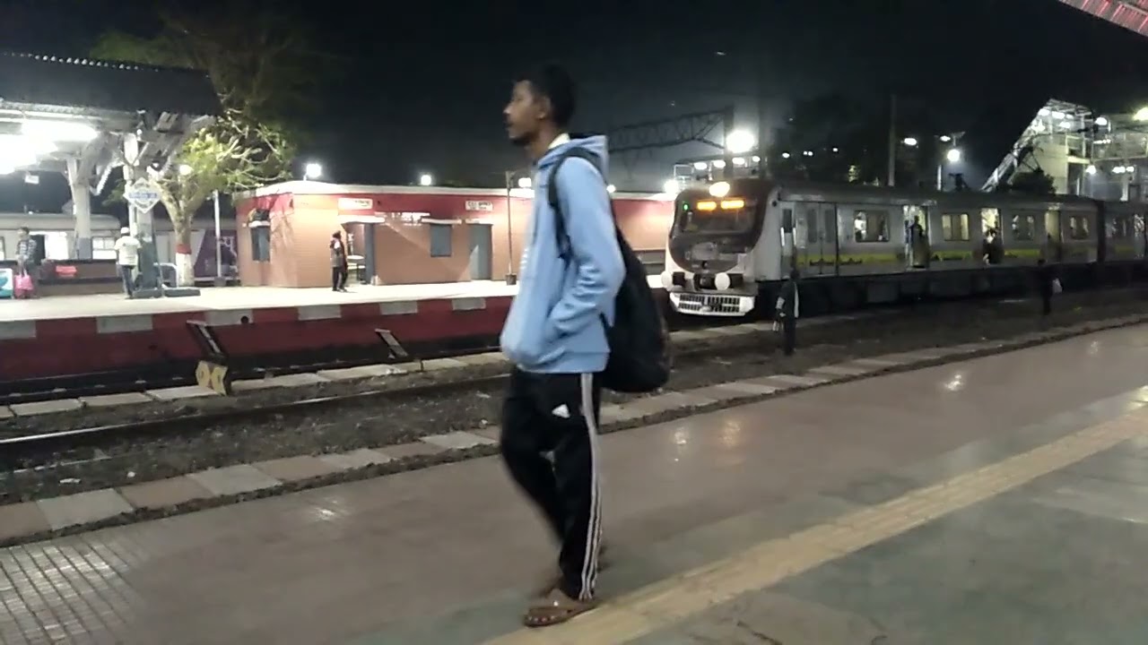 बर्दवान हावड़ा लोकल एवं जयनगर एक्सप्रेस दोनों एक ही फ्रेम में 🚆🚒🙏🙏🙏