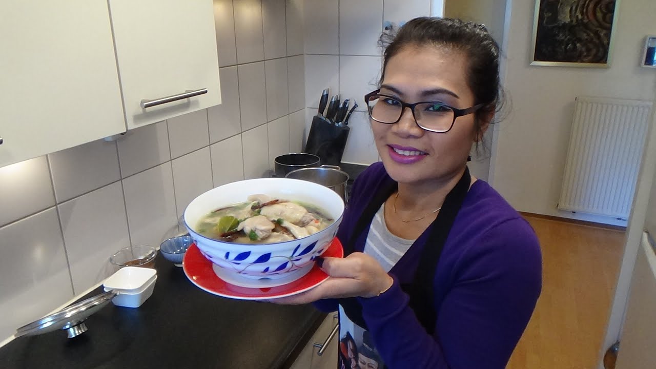 Tom Yam soep met kip, video #55, Thais eten in Nederland met Soepie.