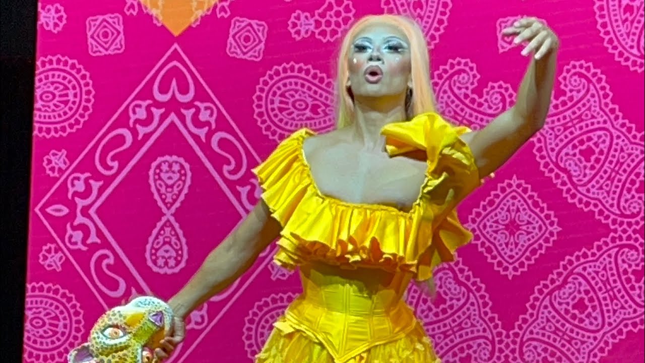 Presentación de Matraka en la Dragcon LA 2024. ESPECTACULAR