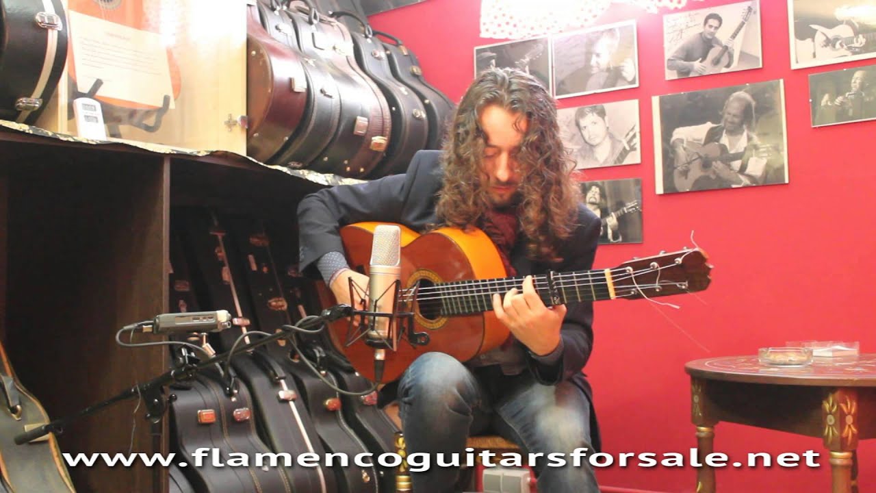 El Perla plays the José Ramírez 1968 flamenco guitar for sale
