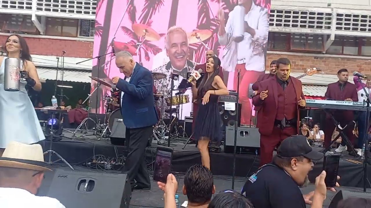 aniversario de la agrupación de mike laure en san juan de dios guadalajara jalisco México