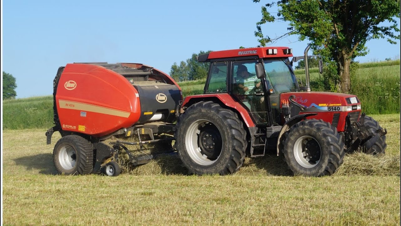 Heu pressen mit Case IH Maxxum und Vicon