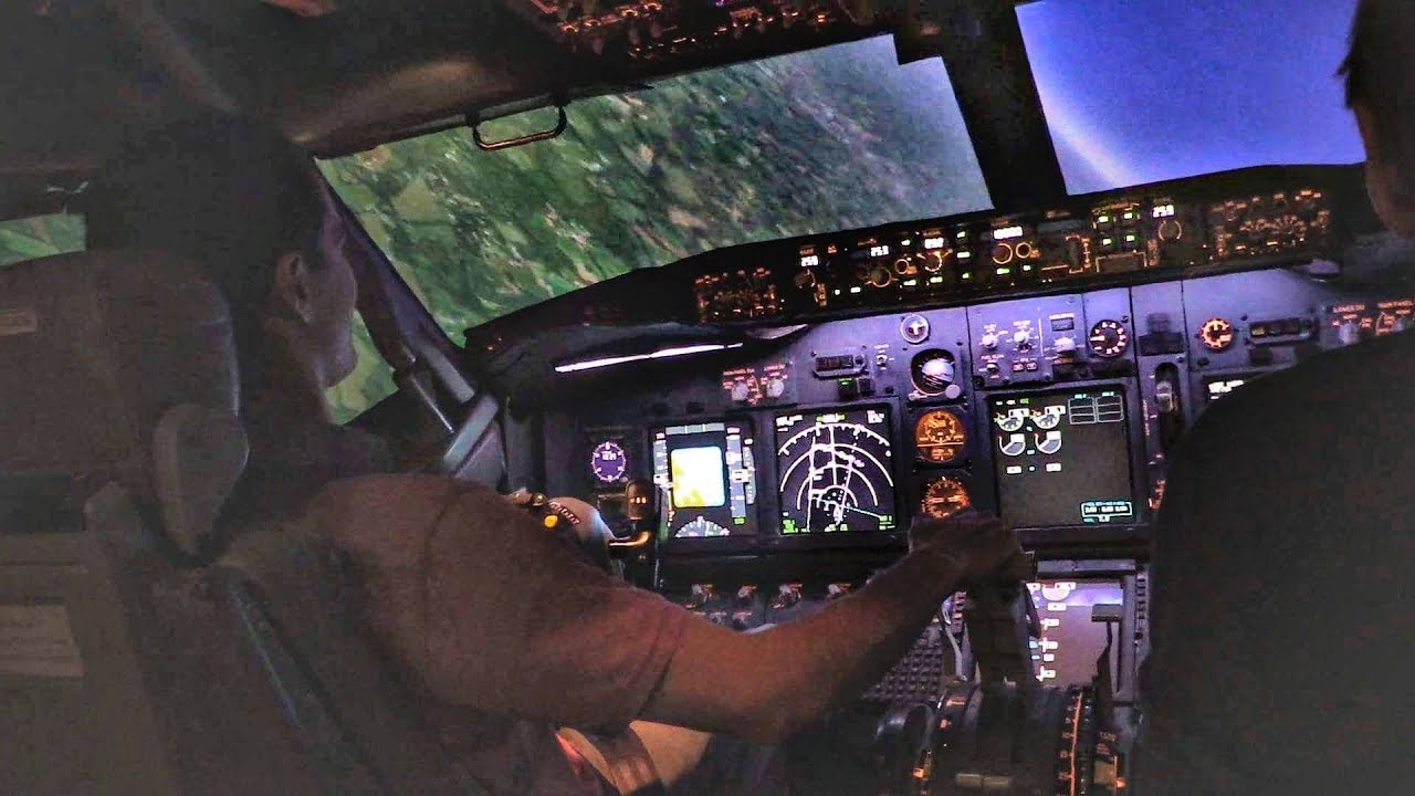 Boeing 737 Full Motion Flight Simulator | Takeoff & STEEP TURNS | Flight Simmer at the Controls!
