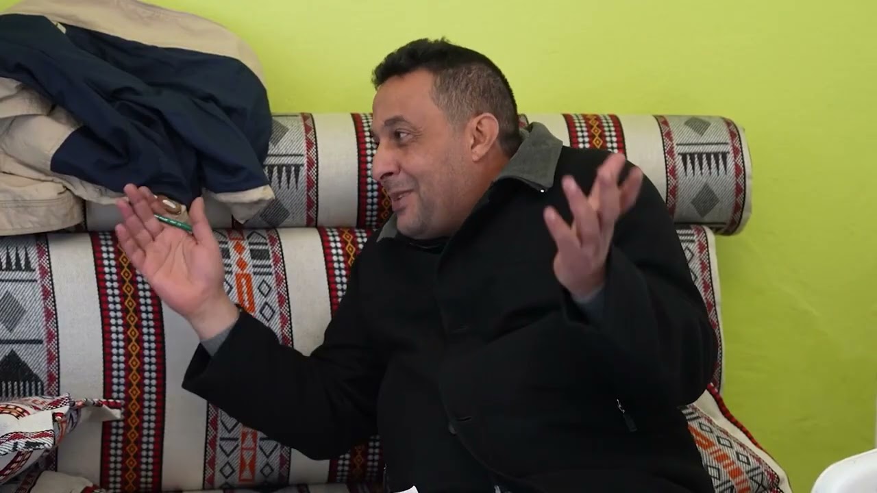 “اسمع القصيدة هاذي…” — صالح خارج السيطرة 🎤🤣