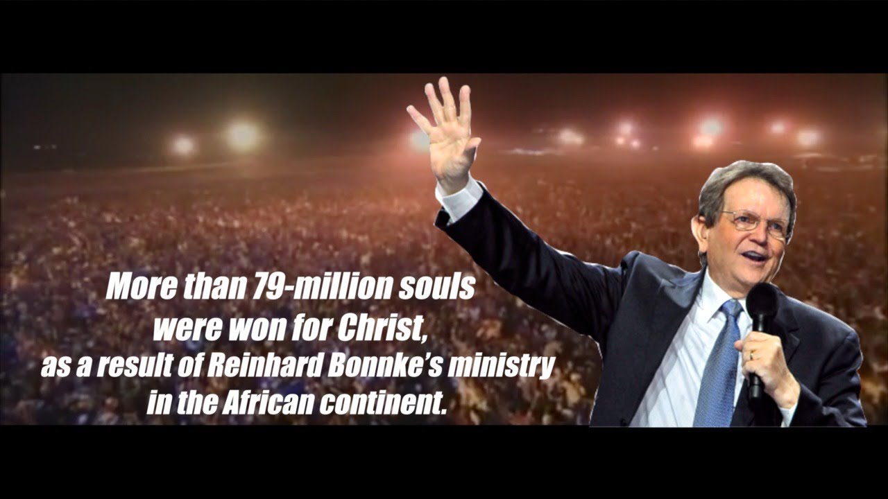 Evg. Reinhard Bonnke, praying for Ps. Tinu George and imparting the anointing