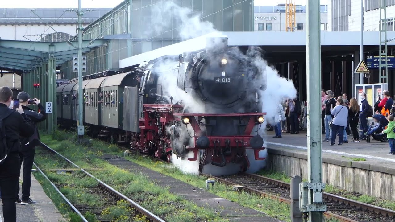 Dampflok BR 41 (+E94) und Sonderzug, Ausfahrt @ Stuttgart Hauptbahnhof