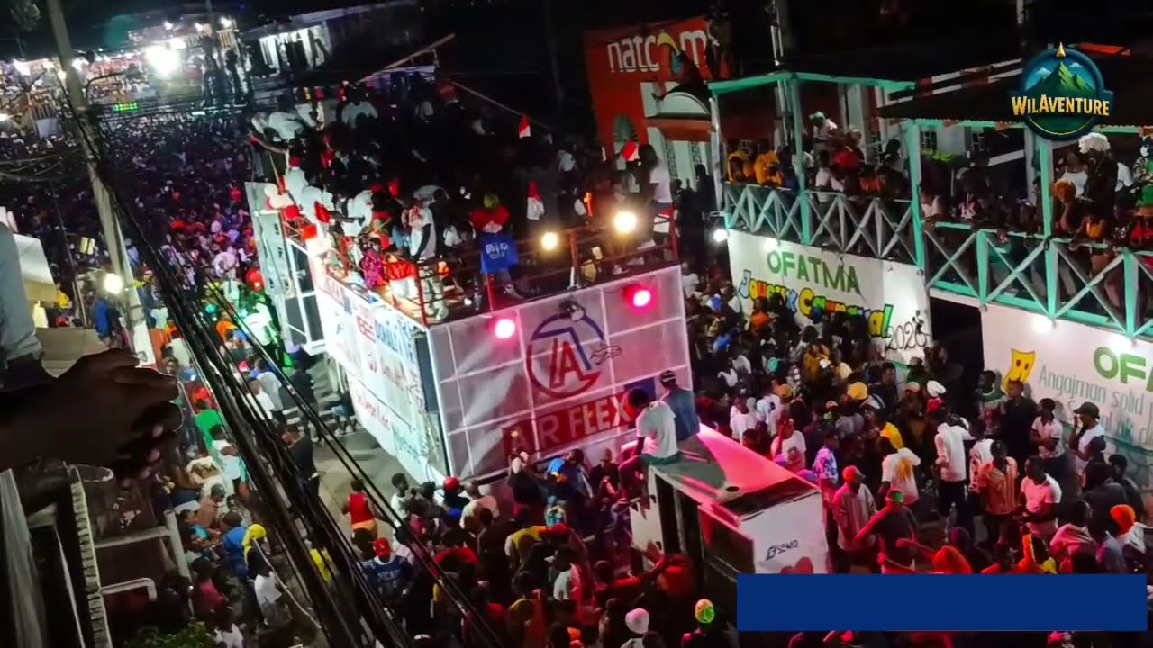 LE GROUPE MUSICAL LES INVINCIBLES DE JACMEL À FAIT PLEURER LES FANATIQUES DANS LE CARNAVAL.  