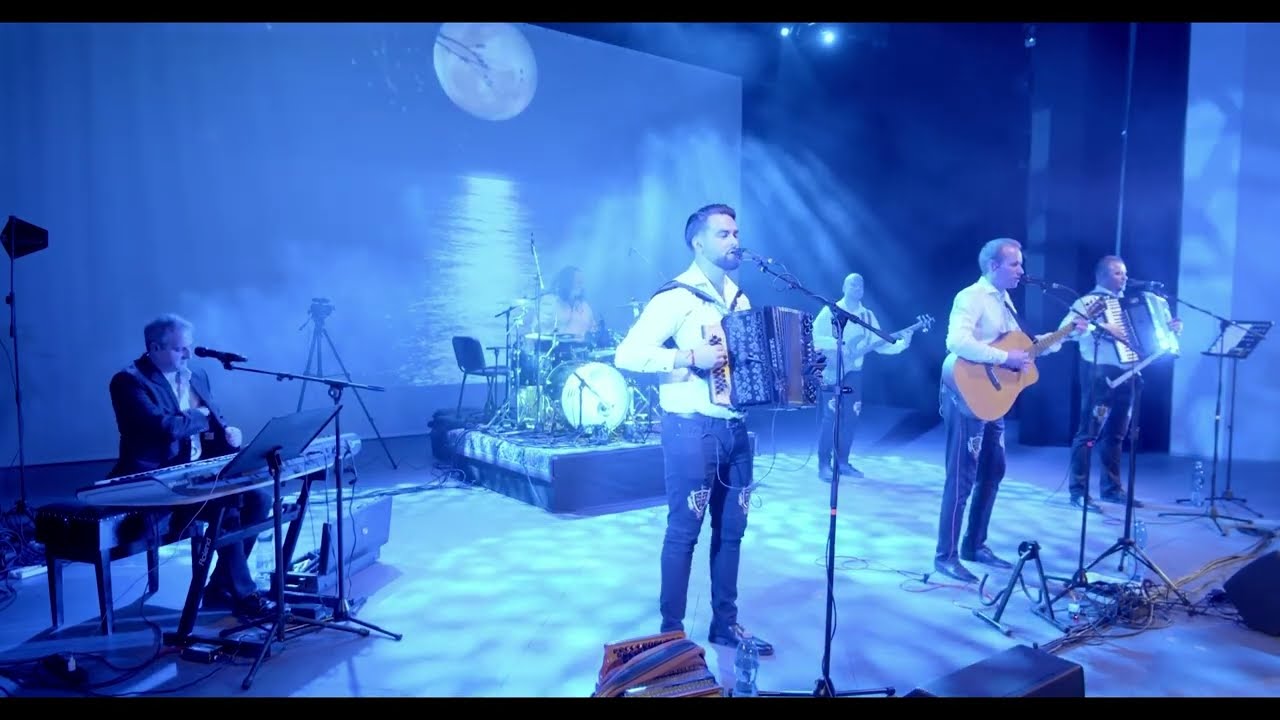 Mesiačik vychodí, slniečko zapadá  ( LIVE KONCERT ŽILINA)