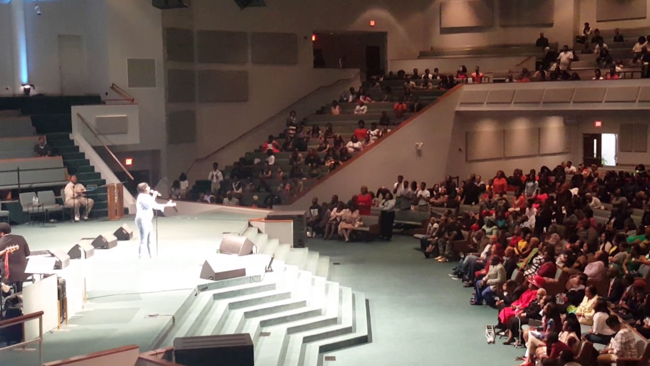 Le'Andria Johnson - Trust Me & Jesus, The Mention Of Your Name