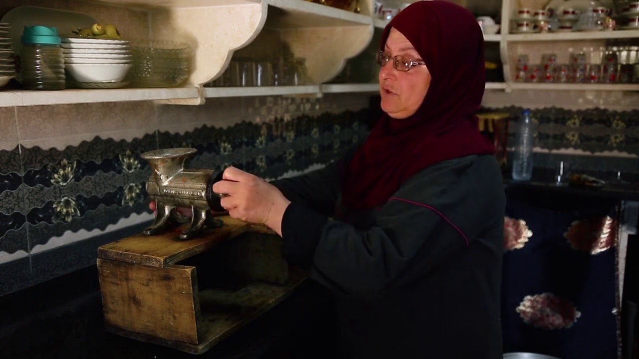 مواسم الحياة السورية :2- دبس البندورة: طقوس النظافة ومهارة ربة البيت السورية