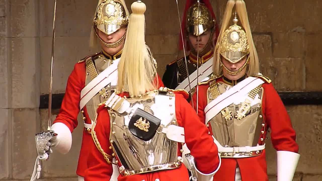 Changing The Queen's Life Guard