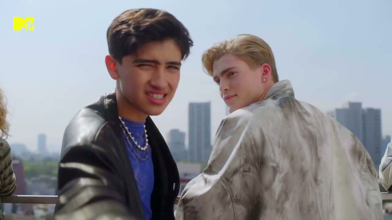 Detrás de cámaras en el videoclip oficial de “0%” de Santos Bravos | MTVLA