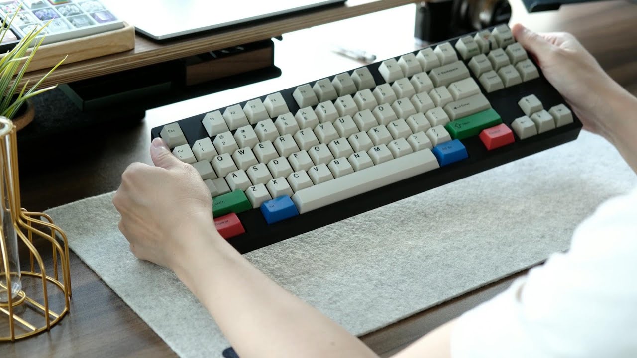 Jane CE V1 - Vintage MX Browns on Aluminum Plate Typing Sound Test