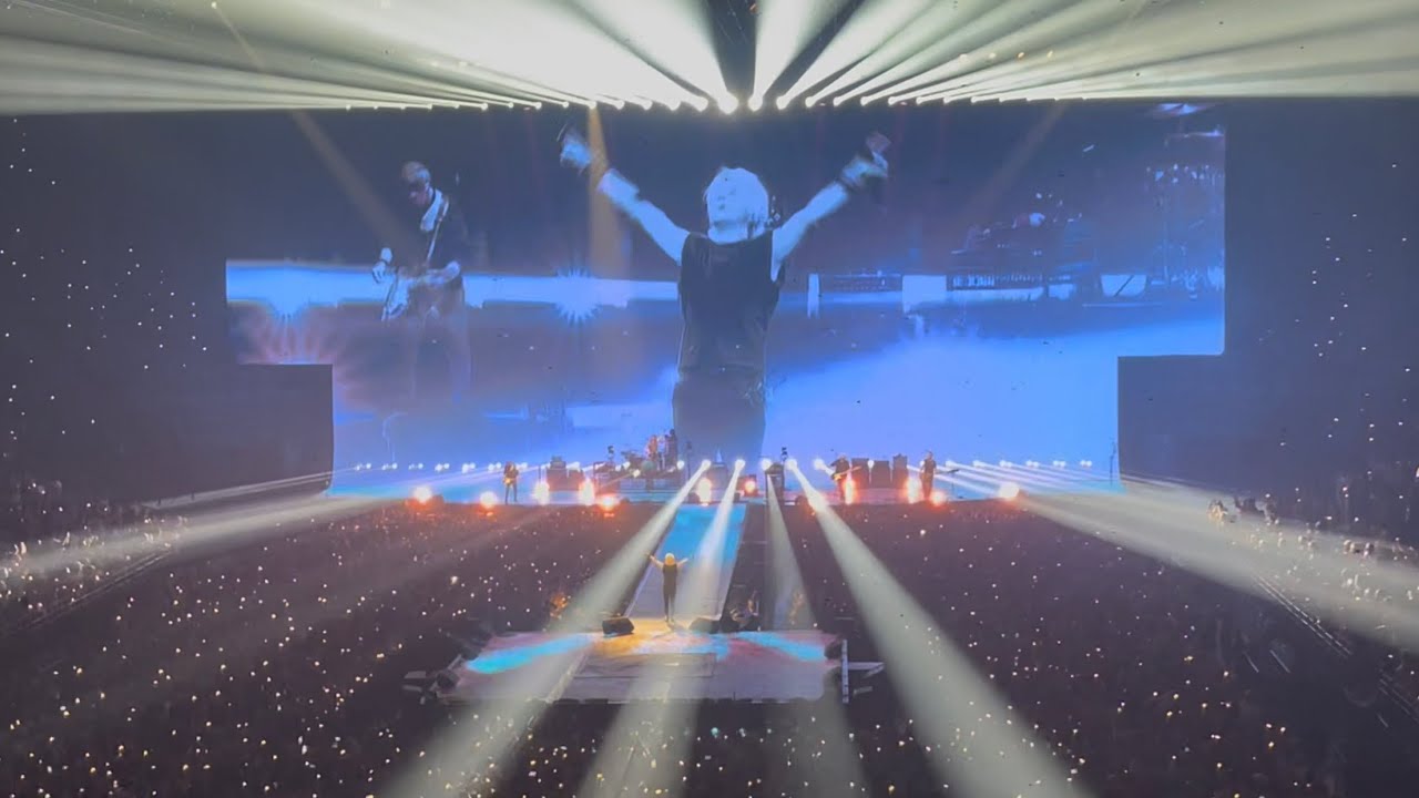 Indochine - L’aventurier (Live Arena Tour 2025 at Accor Arena, Paris 4)