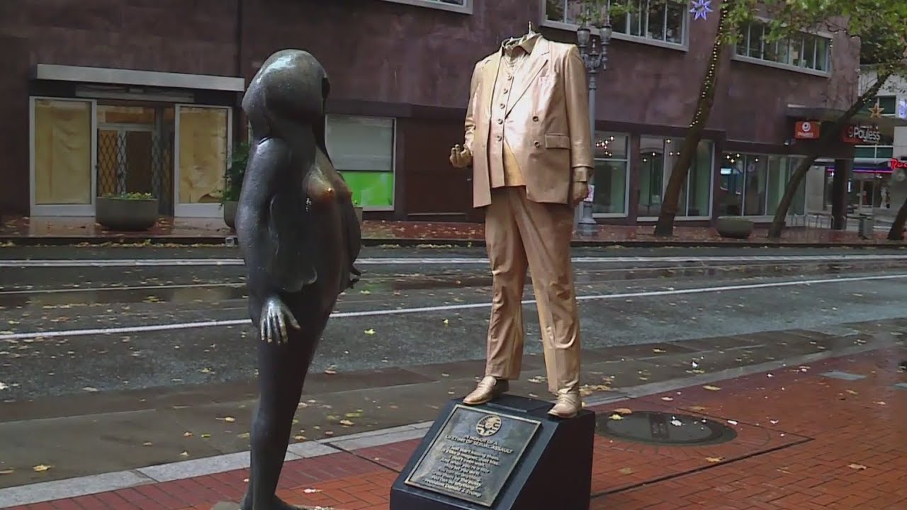 Pop-up Trump statue makes political point in Portland