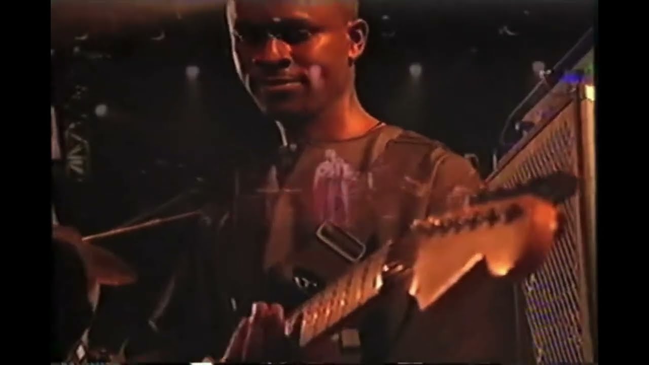 Thione Seck-Elysee Montmartre