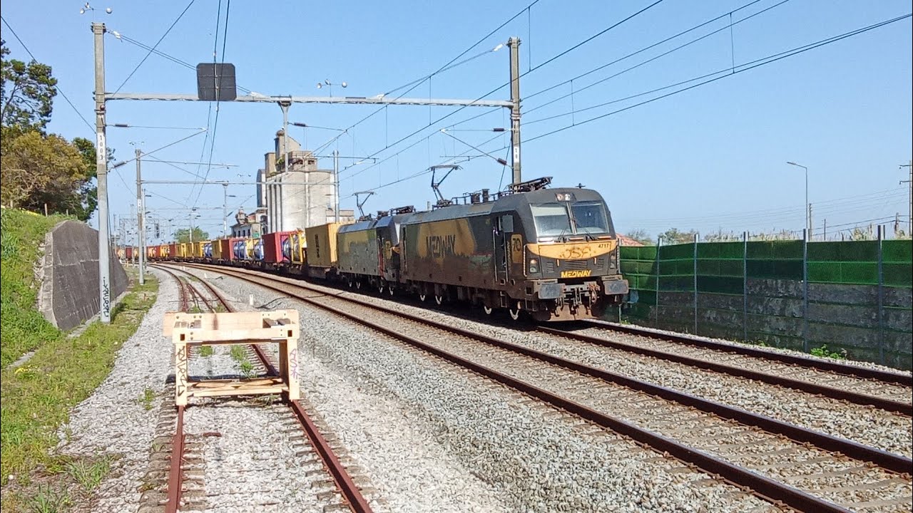 Movimento de vários comboios de passageiros e de mercadorias no 📍Apeadeiro do Reguengo 📍 