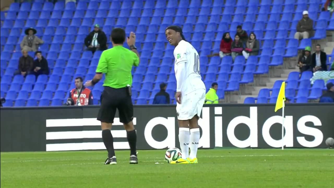 Gola&ccedil;o de Ronaldinho Ga&uacute;cho - Guangzhou 2 x 3 Atl&eacute;tico-MG - Mundial de Clubes HD