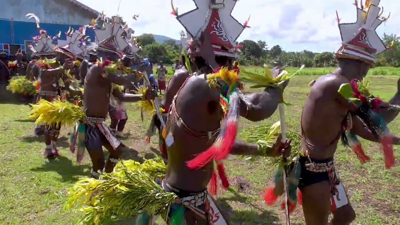 Colourful dancers from Siassi, Morobe at Bunsil Station | April 26, 2022