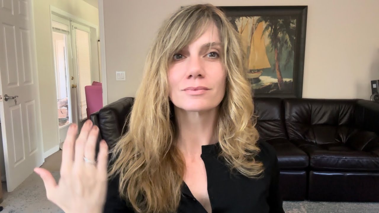 This Hot Hair Styler Gave Me a Salon Blowout at Home