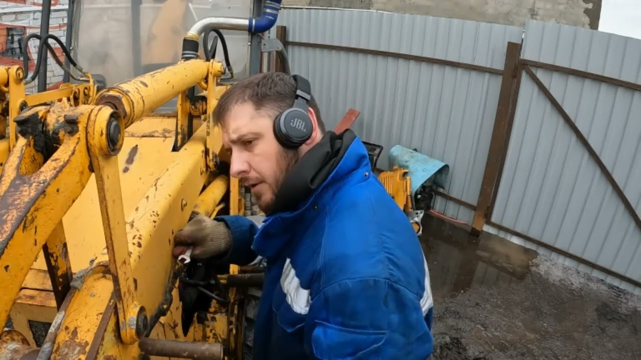 Замена уплотнения на экскаватор погрузчик JCB 1CX