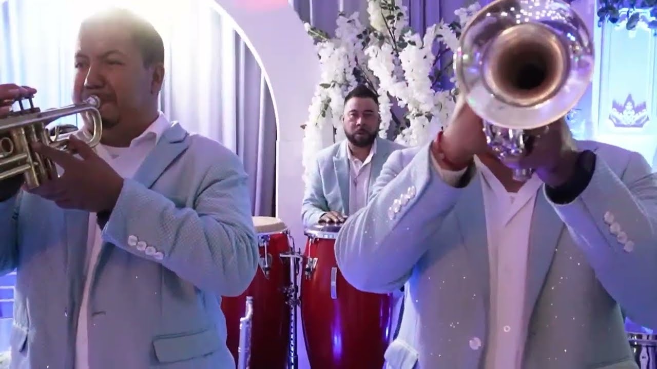 Banda Los Nuevos Sauceda en los Quince de Haley en Salinas California