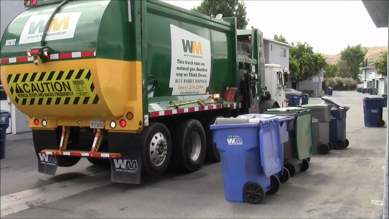 Waste Management Mack LE/McNeilus AFE Collecting Garbage