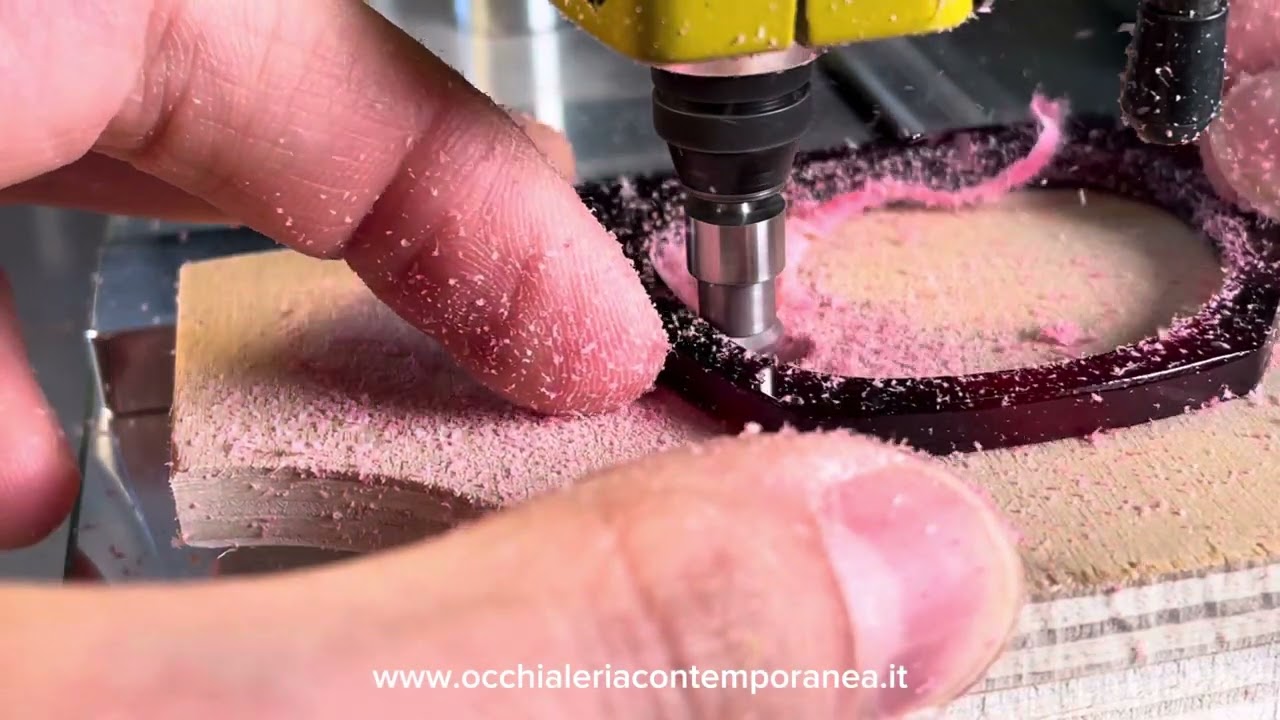Creazione del canalino / bisello con Proxxon a colonna su occhiali artigianali fatti a mano